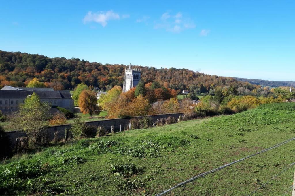 La Porterie Face A L'abbaye * Le Bec-Hellouin