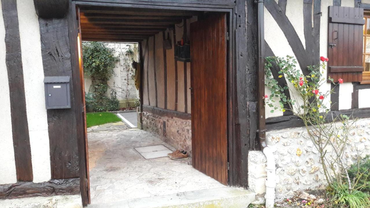 La Porterie Face A L'abbaye * Le Bec-Hellouin
