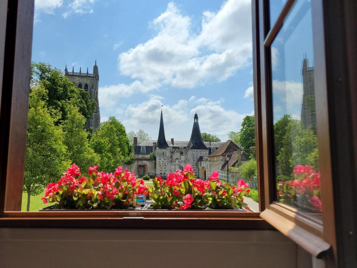 La Porterie Face A L'abbaye Ferienhaus Le Bec-Hellouin